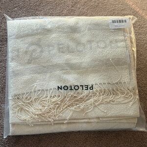 Peloton Luxe thrown blanket NWT